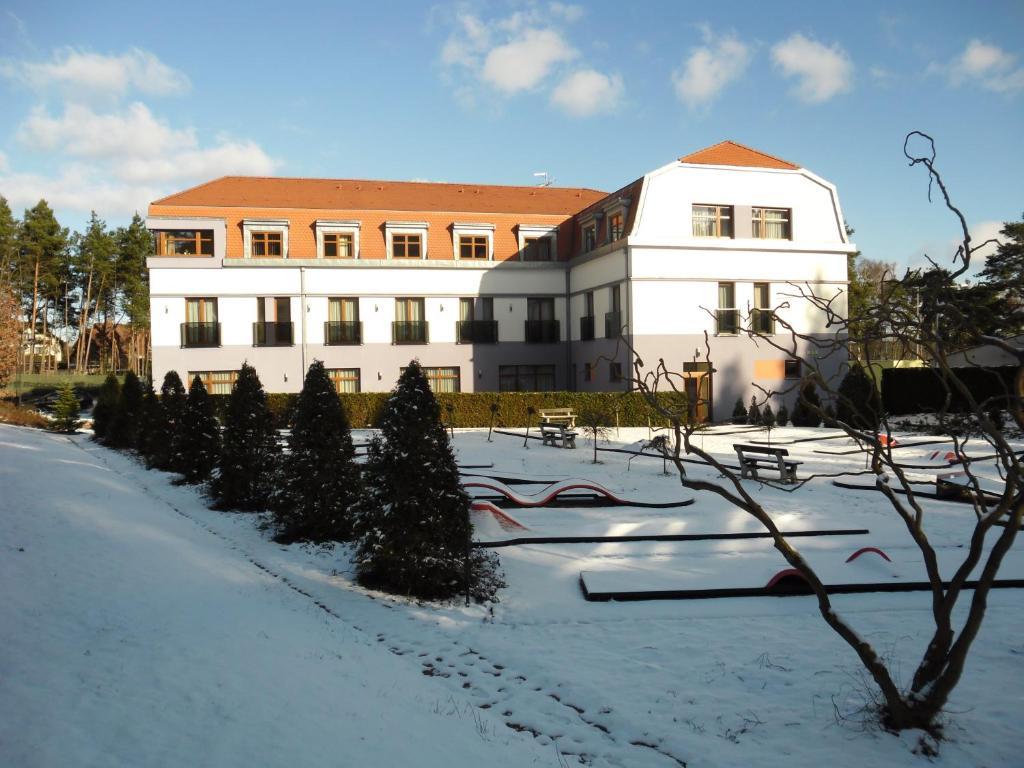 Hotel Sport Zruc Екстер'єр фото